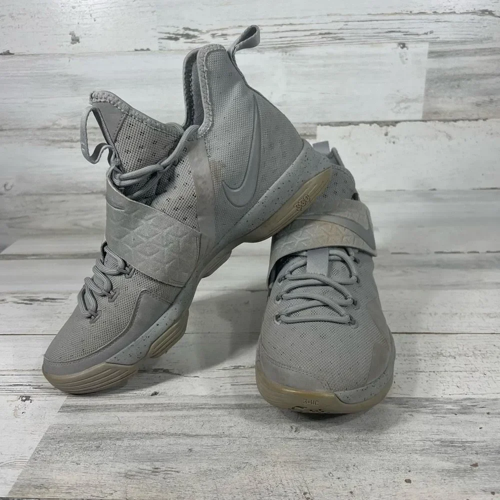 Nike Lebron James Mens 11.5 silver‎